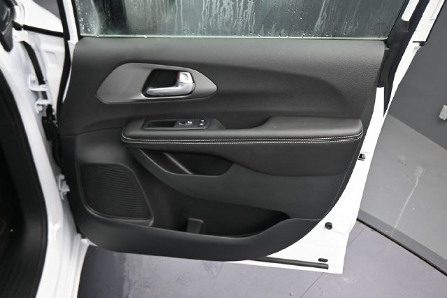 New 2027 Chrysler Pacifica LX FWD image 19