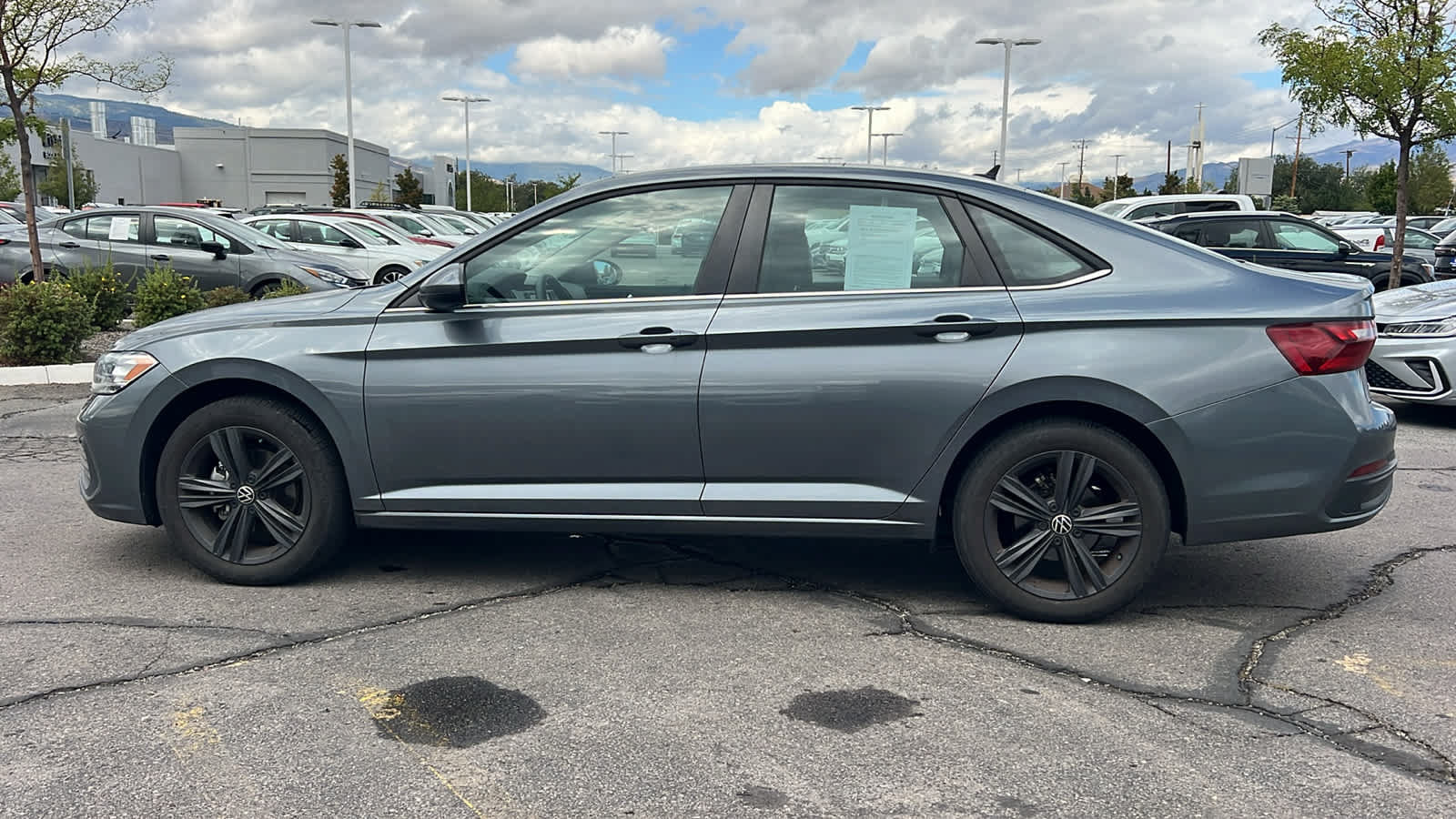 Certified 2022 Volkswagen Jetta SE FWD image 8