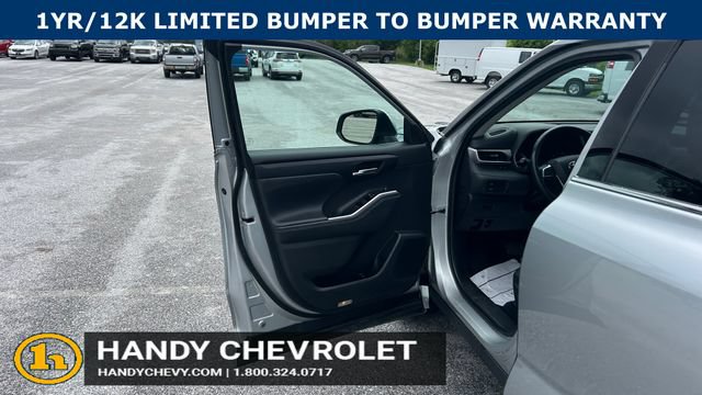 Used 2021 Toyota Highlander XLE AWD/4WD image 12