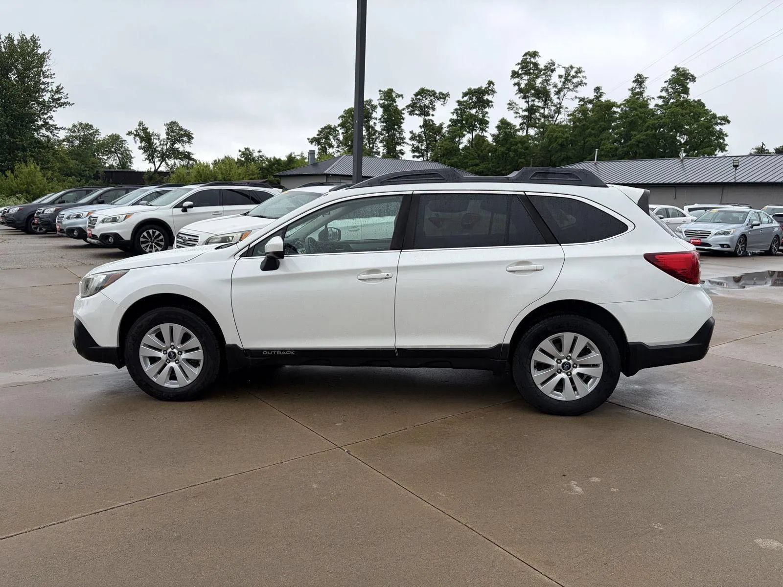 Used 2018 Subaru Outback 2.5i Premium AWD/4WD image 5