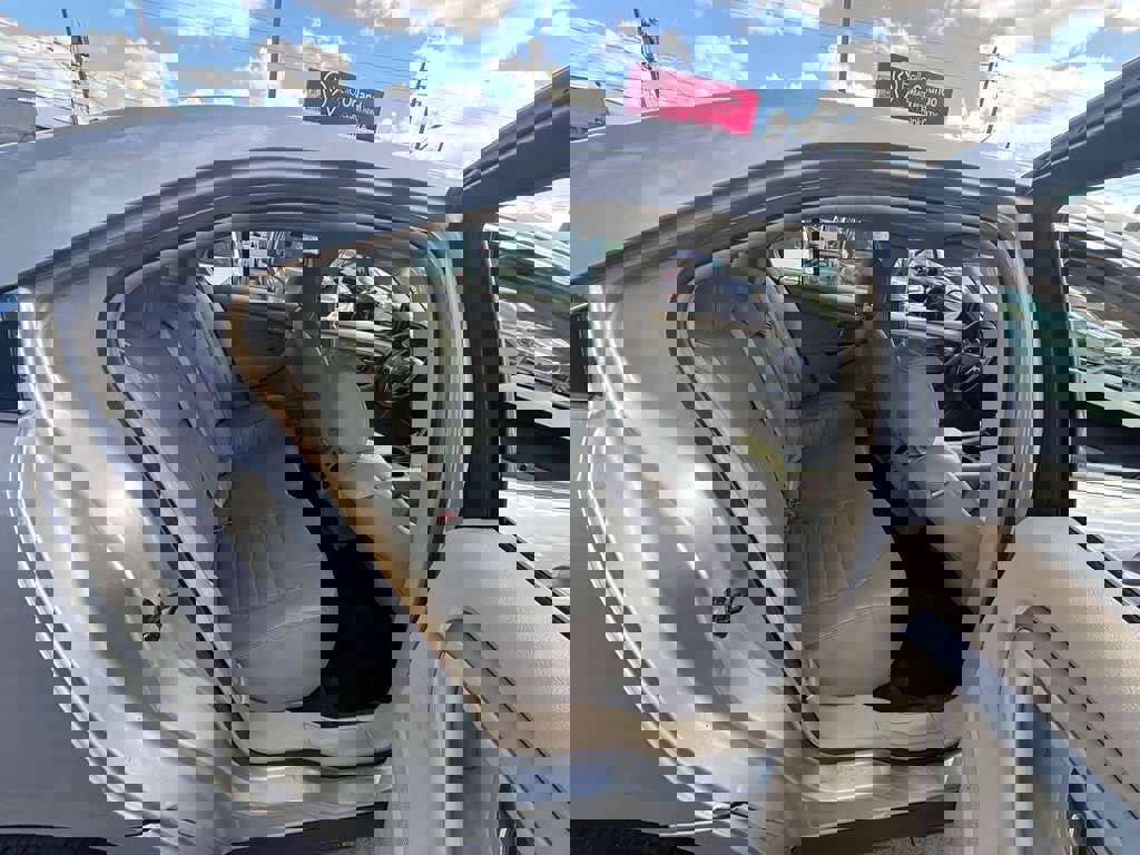 Used 2017 Ford Taurus SE FWD image 4