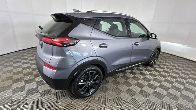 Used 2022 Chevrolet Bolt EUV Premier w/ Launch Edition FWD image 3