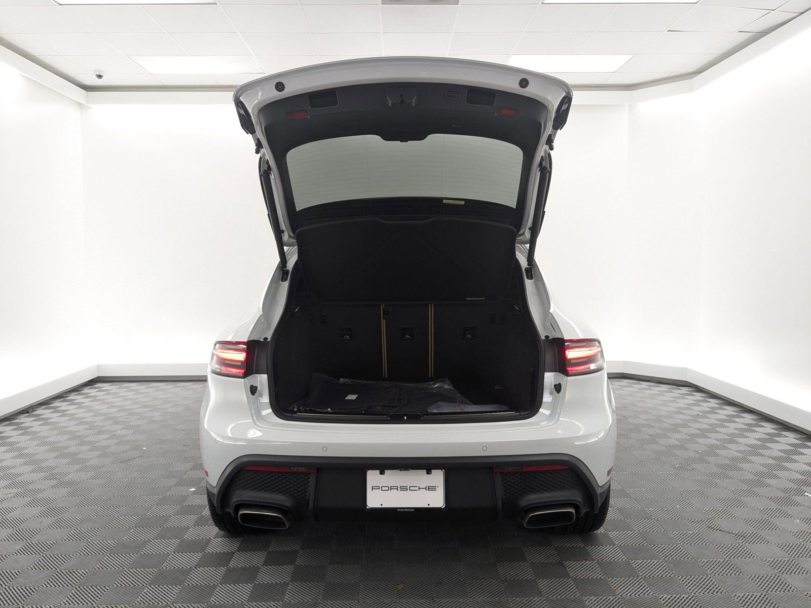 New 2026 Porsche Macan image 23