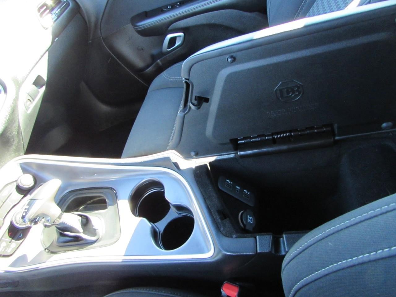 Used 2019 Dodge Challenger SXT image 21