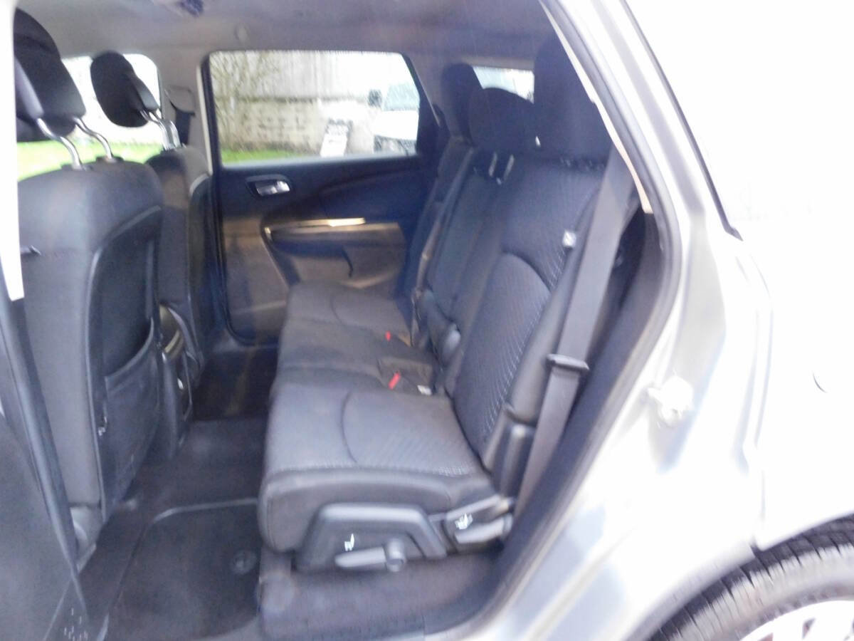 Used 2017 Dodge Journey SXT w/ Comfort/Convenience Group FWD image 7