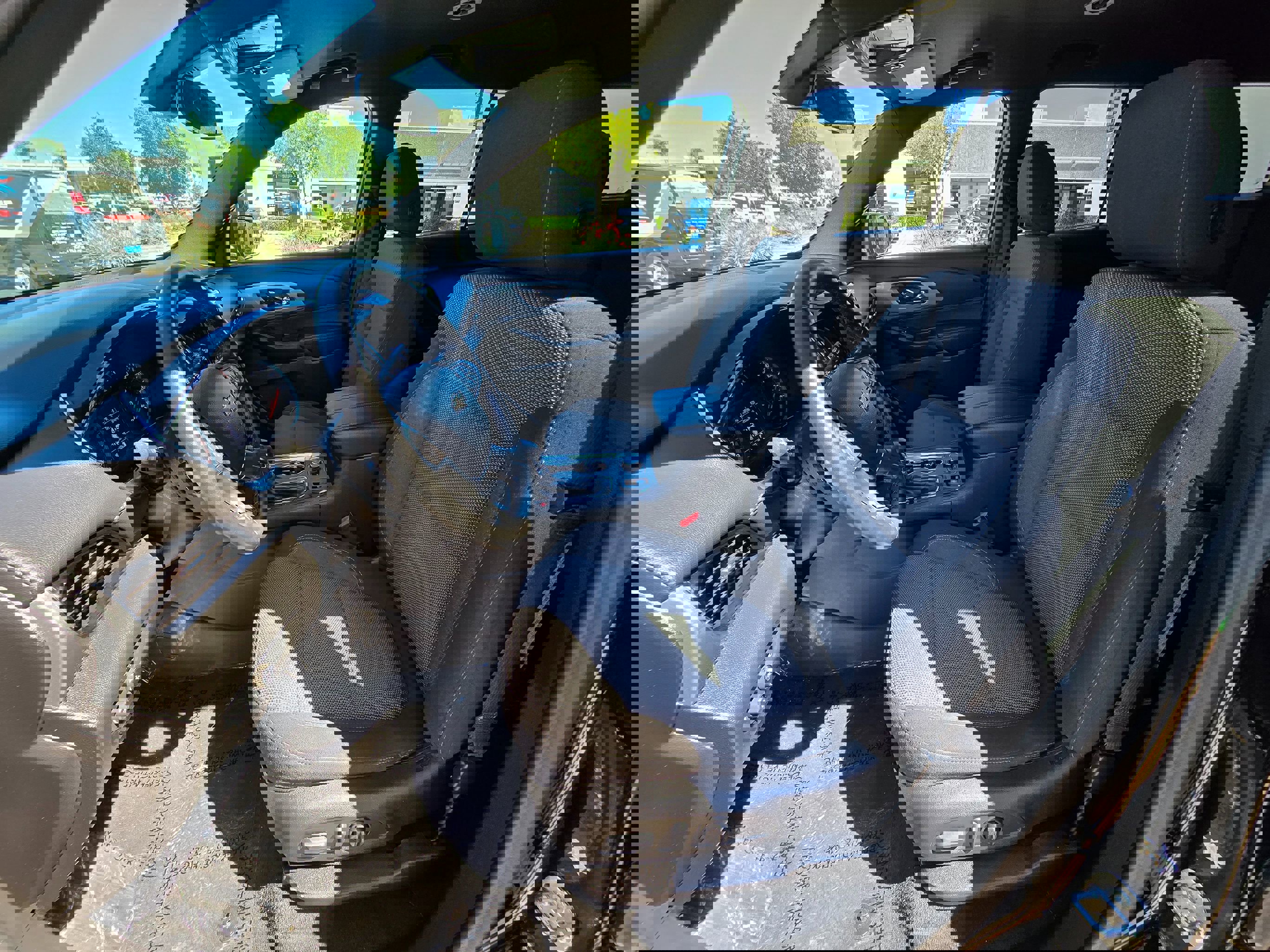 Used 2023 Chevrolet Traverse LT image 18