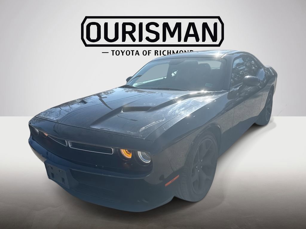 Used 2018 Dodge Challenger SXT w/ Driver Convenience Group image 3