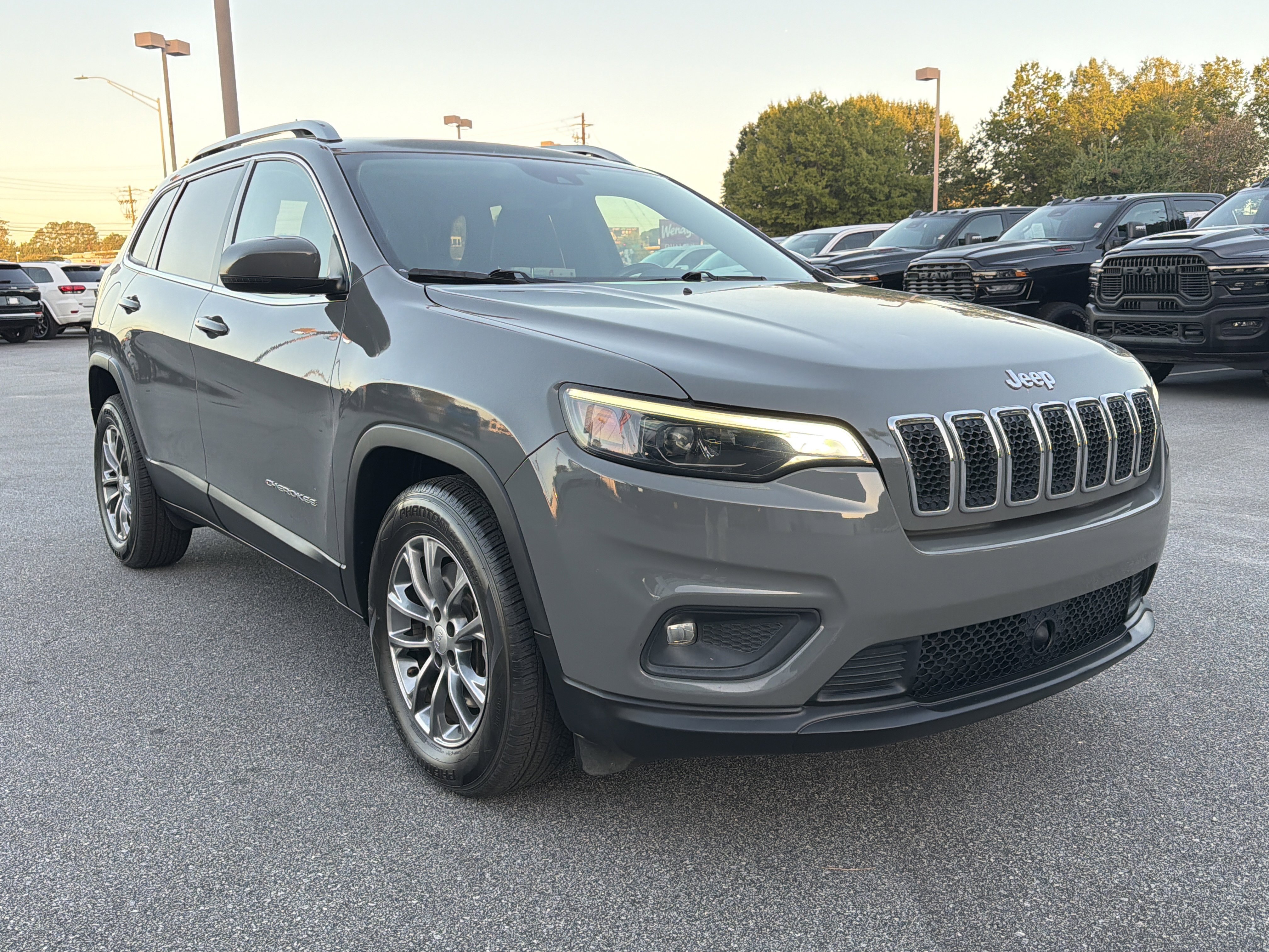 Used 2021 Jeep Cherokee Latitude Lux w/ Sun & Sound Group image 4