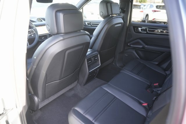 Used 2021 Porsche Cayenne image 12