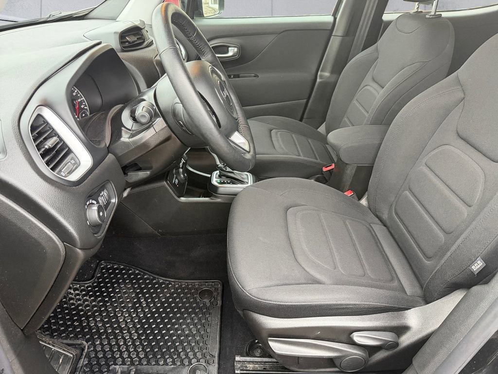 Certified 2020 Jeep Renegade Latitude w/ Cold Weather Group image 7