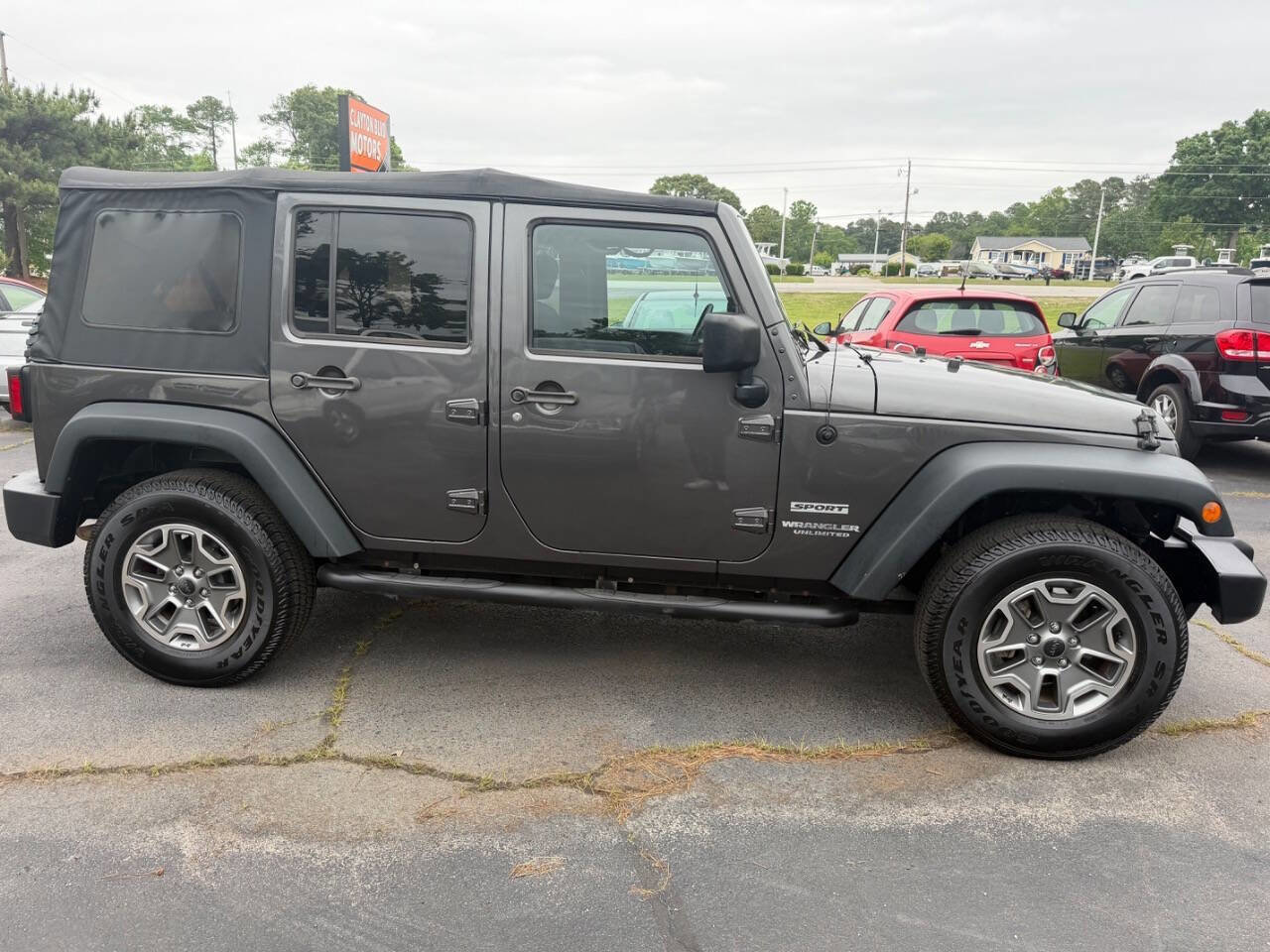 Used 2014 Jeep Wrangler Unlimited Sport w/ Quick Order Package 24S AWD/4WD image 6