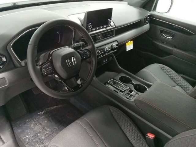 Used 2023 Honda Pilot Sport image 12