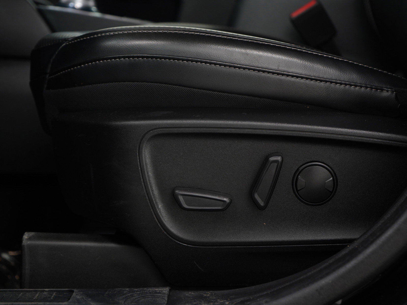 Used 2023 Ford Escape Platinum image 24