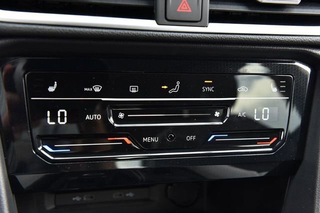 New 2025 Volkswagen Taos SE image 15