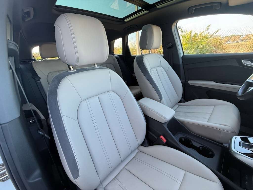 Used 2024 Audi Q4 e-tron Premium w/ Convenience Package image 34