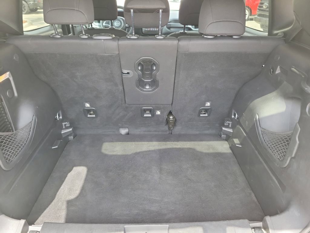 Used 2019 Jeep Renegade Latitude w/ Popular Equipment Group FWD image 9