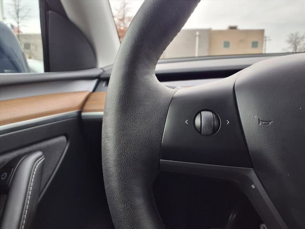 Used 2023 Tesla Model Y Performance image 13