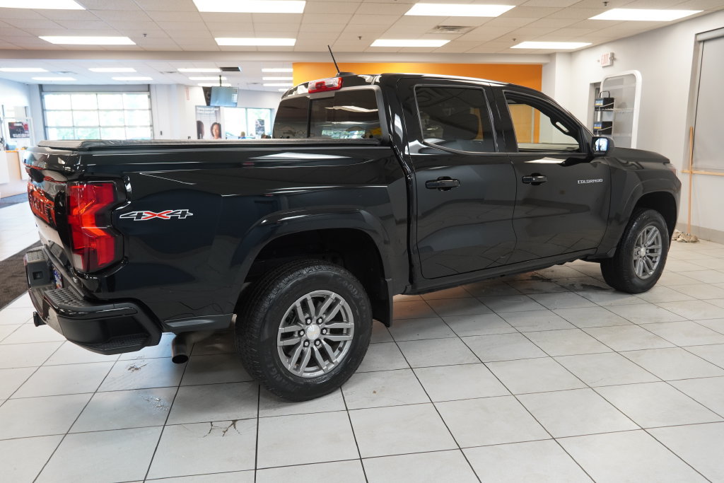 Used 2023 Chevrolet Colorado LT w/ LT Convenience Package AWD/4WD image 12