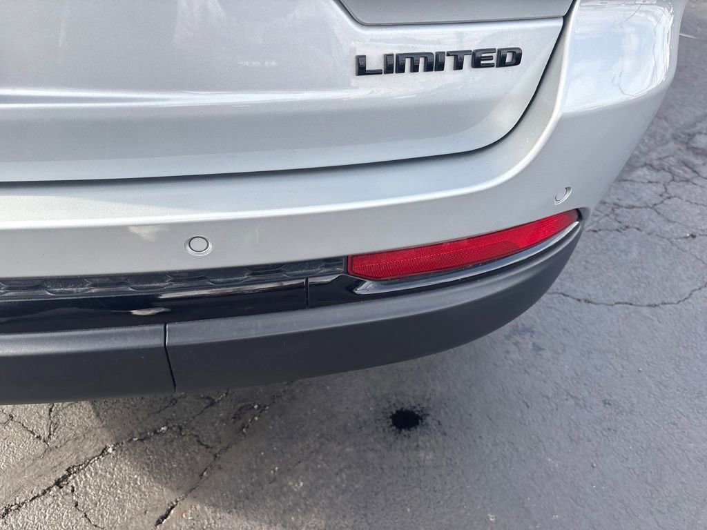 Certified 2023 Jeep Grand Cherokee Limited w/ Black Appearance Package image 35