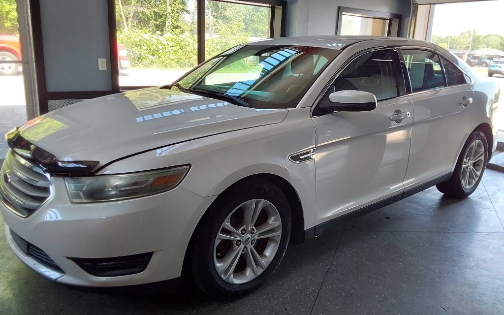 Used 2014 Ford Taurus SEL w/ Equipment Group 201A FWD image 9