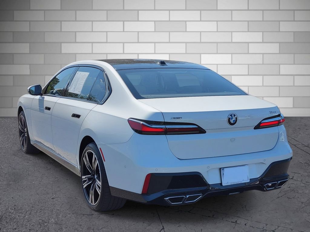 Used 2024 BMW 760i xDrive w/ Executive Package image 3