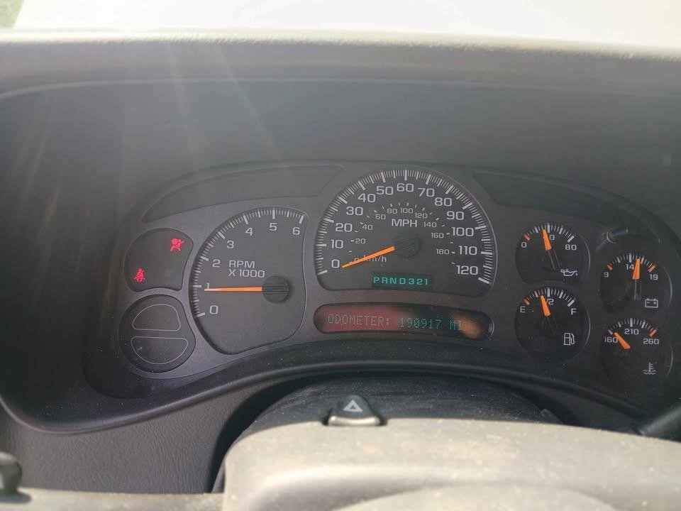 Used 2003 Chevrolet Avalanche 4x4 w/ Suspension Package, Off-Road image 10