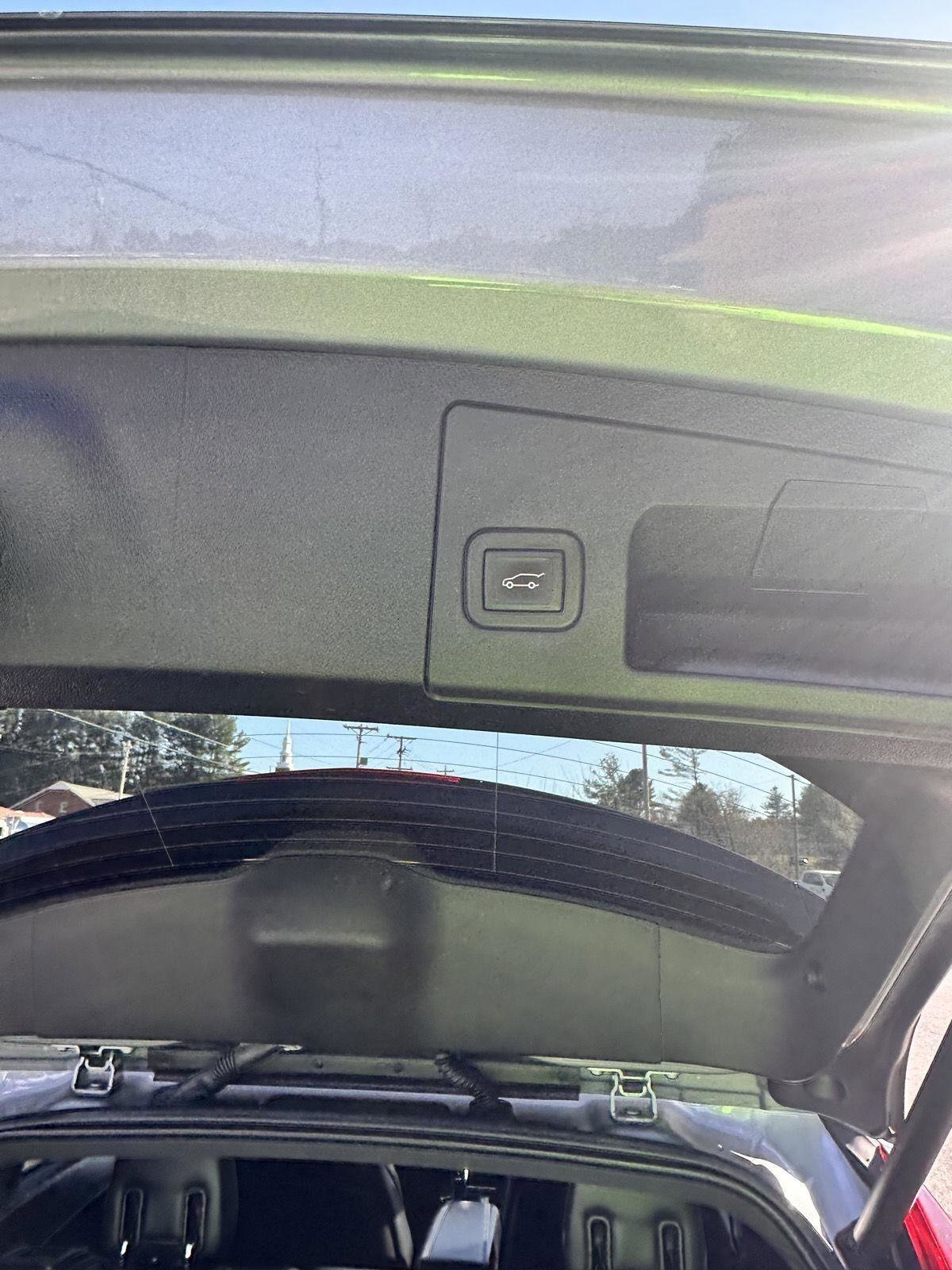 Used 2023 Cadillac XT4 Premium Luxury image 15