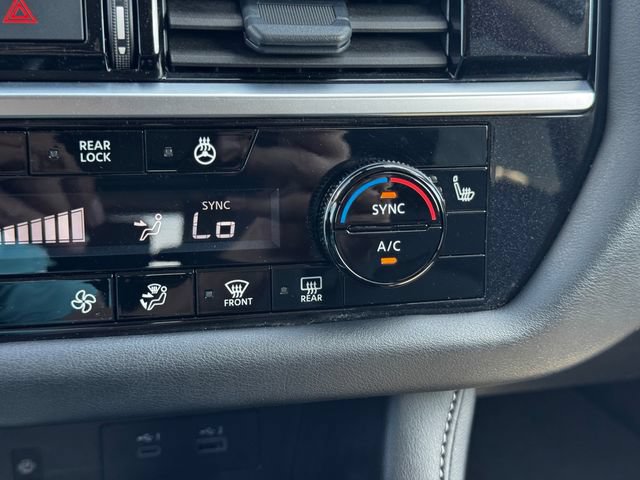 Used 2025 Nissan Pathfinder SL AWD/4WD image 36