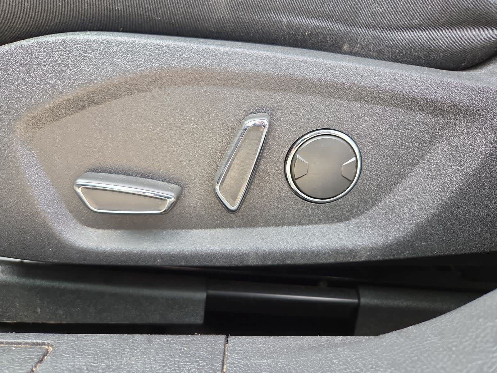 Used 2016 Ford Fusion SE FWD image 16