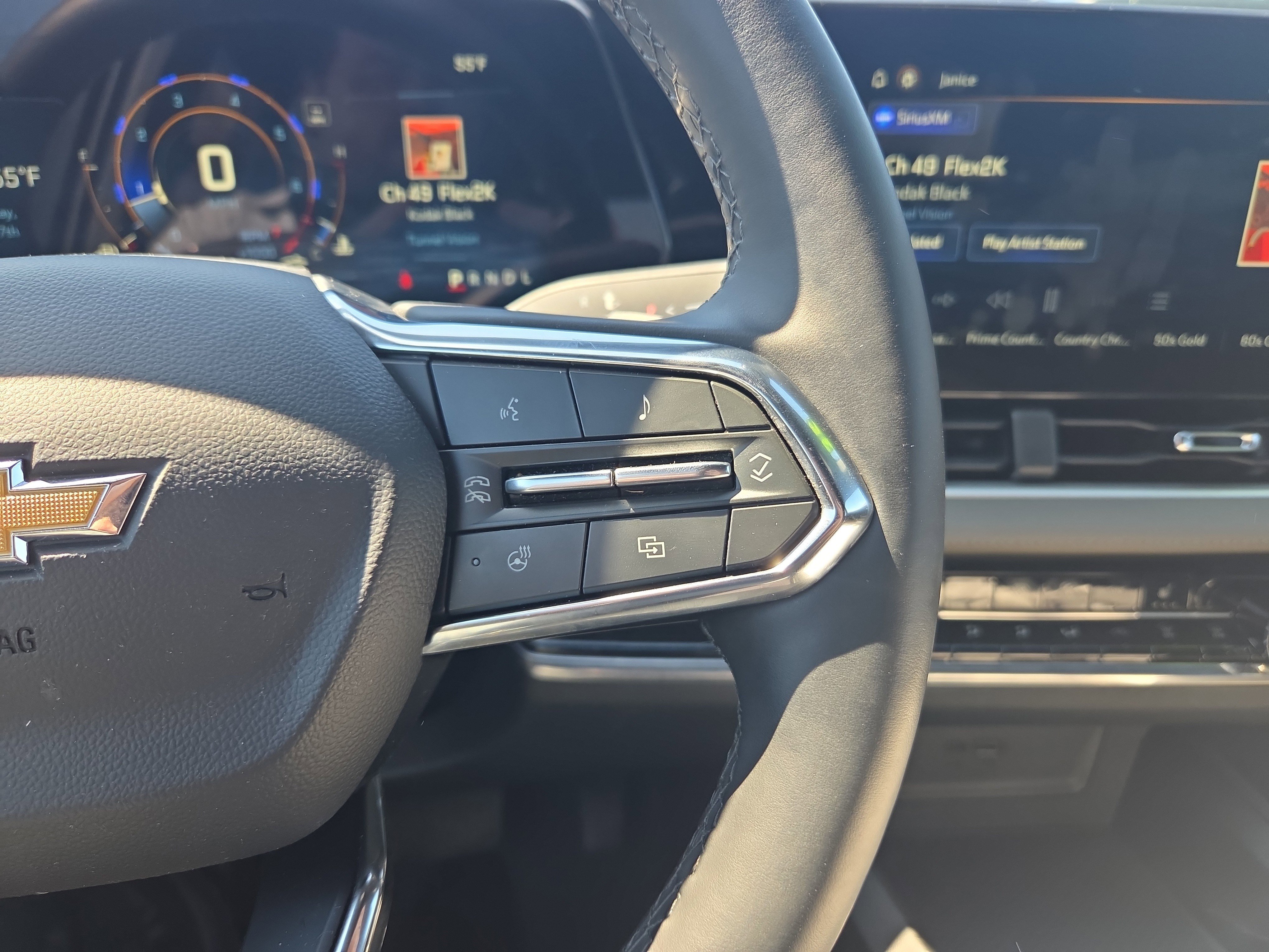 Used 2025 Chevrolet Equinox LT w/ Convenience Package II image 19