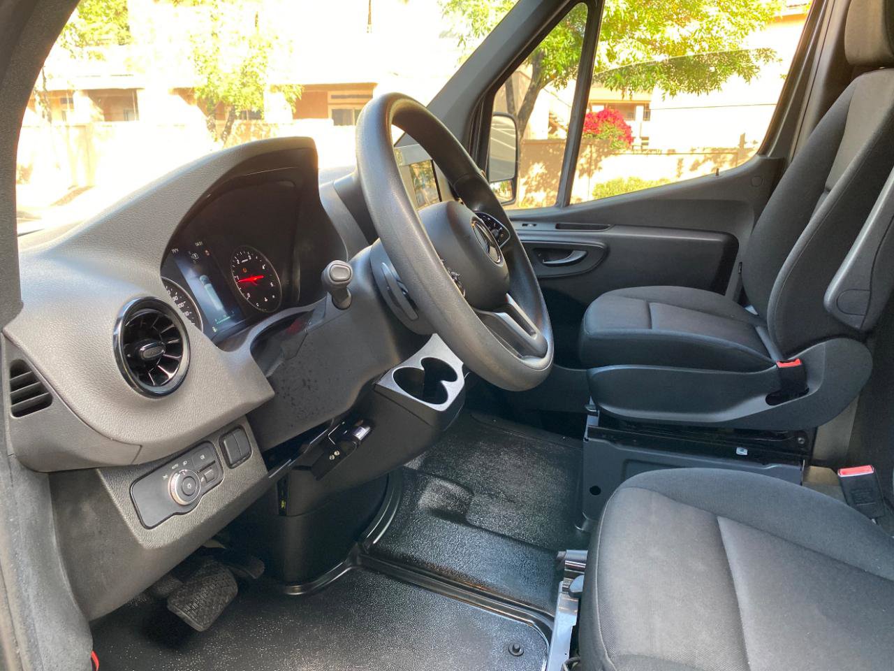 Used 2023 Mercedes-Benz Sprinter 2500 image 27