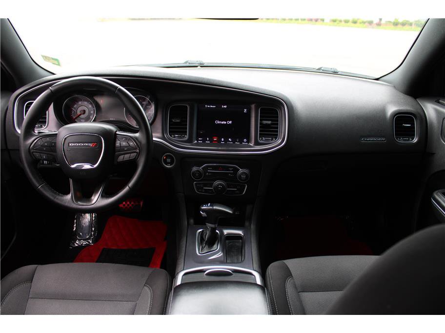 Used 2018 Dodge Charger SXT RWD image 10