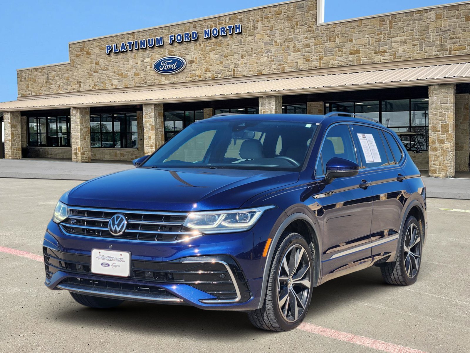 Used 2024 Volkswagen Tiguan SEL R-Line AWD/4WD image 2