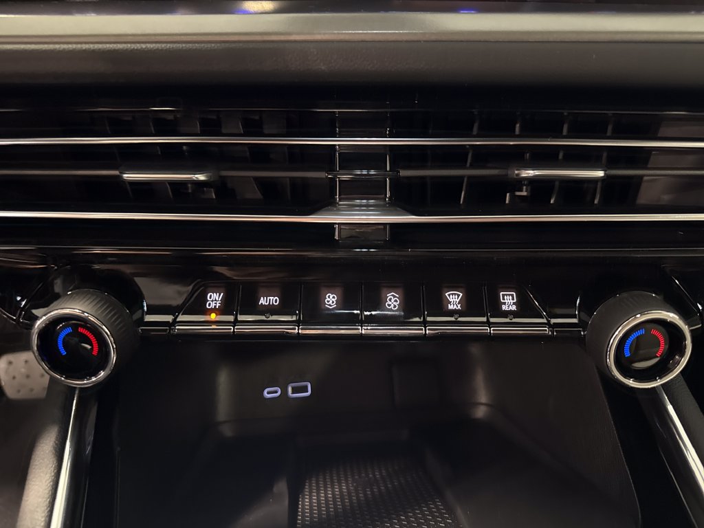 New 2027 Chevrolet Traverse LT AWD/4WD image 16