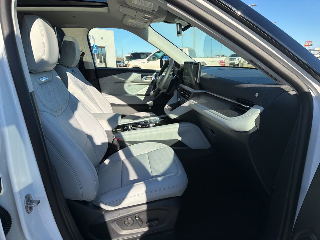 New 2026 Ford Explorer Platinum w/ LUX Leather Package image 21