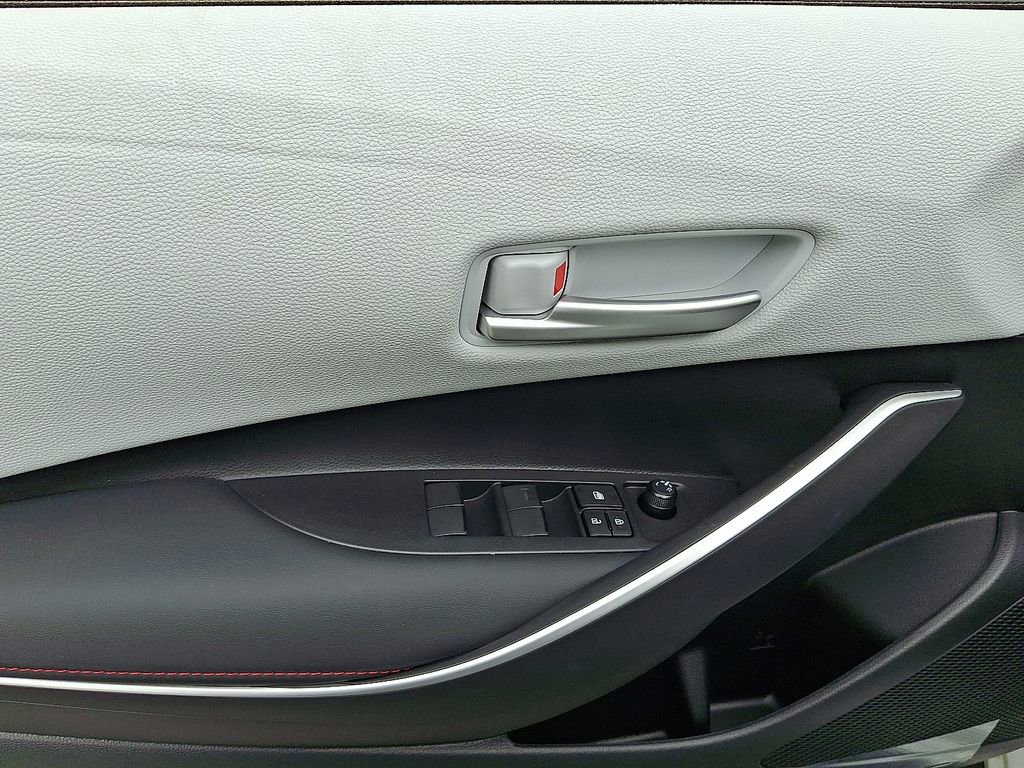 Used 2025 Toyota Corolla SE image 7