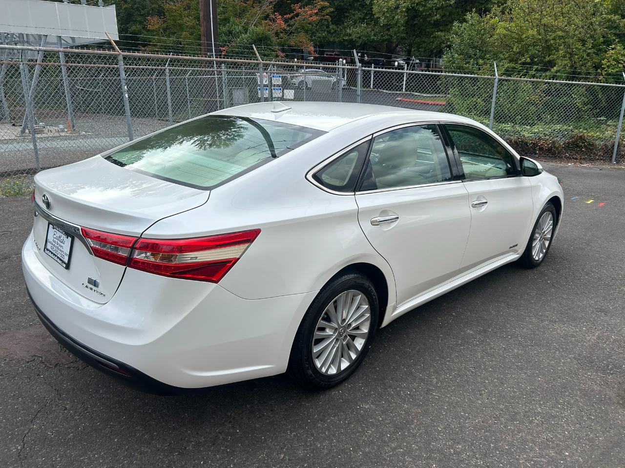 Used 2014 Toyota Avalon Limited FWD image 5
