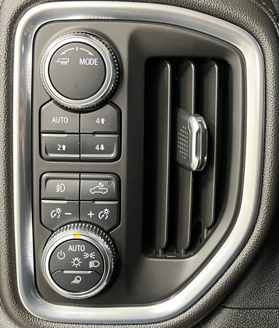 Used 2022 GMC Sierra 3500 Denali w/ Denali Ultimate Package AWD/4WD image 32