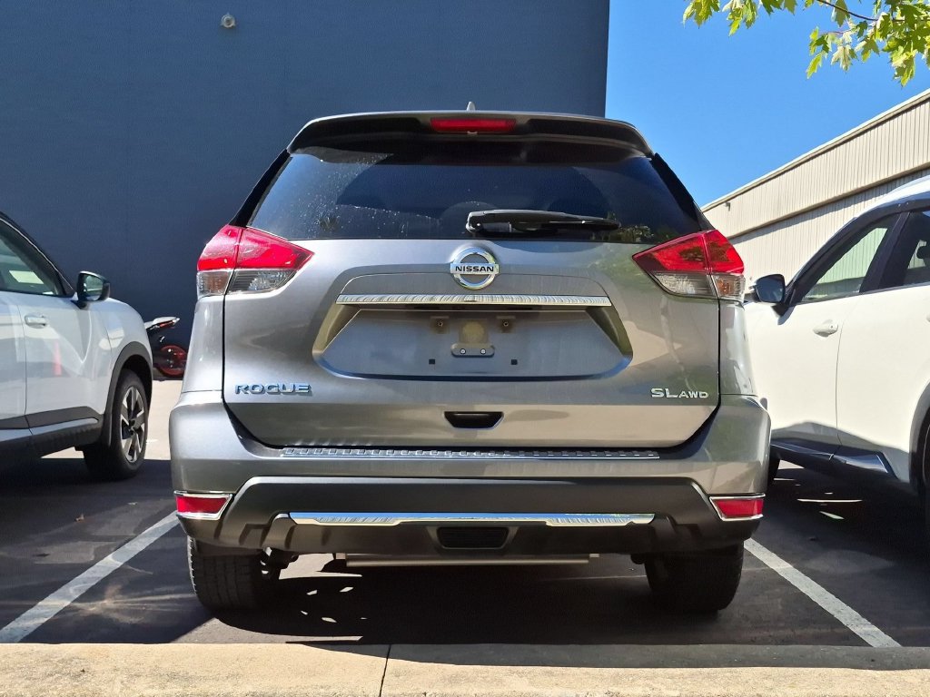 Used 2018 Nissan Rogue SL w/ Premium Package AWD/4WD image 3
