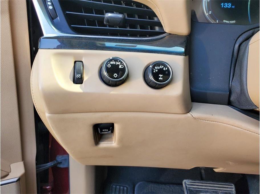 Used 2018 Cadillac Escalade ESV Platinum AWD/4WD image 33