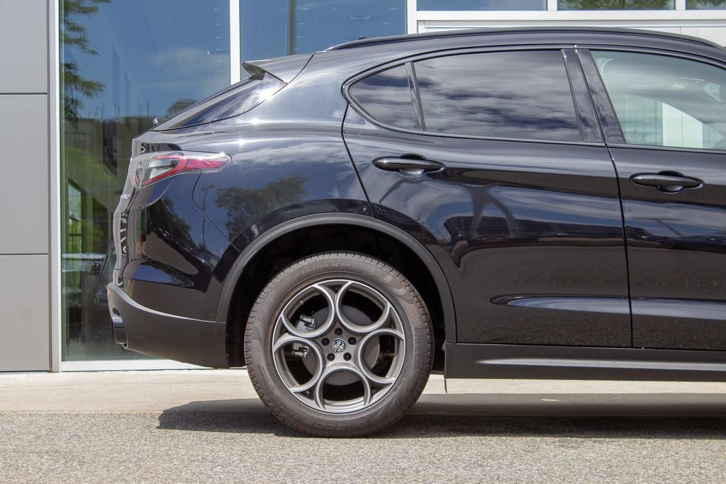 New 2025 Alfa Romeo Stelvio Sprint AWD/4WD image 6