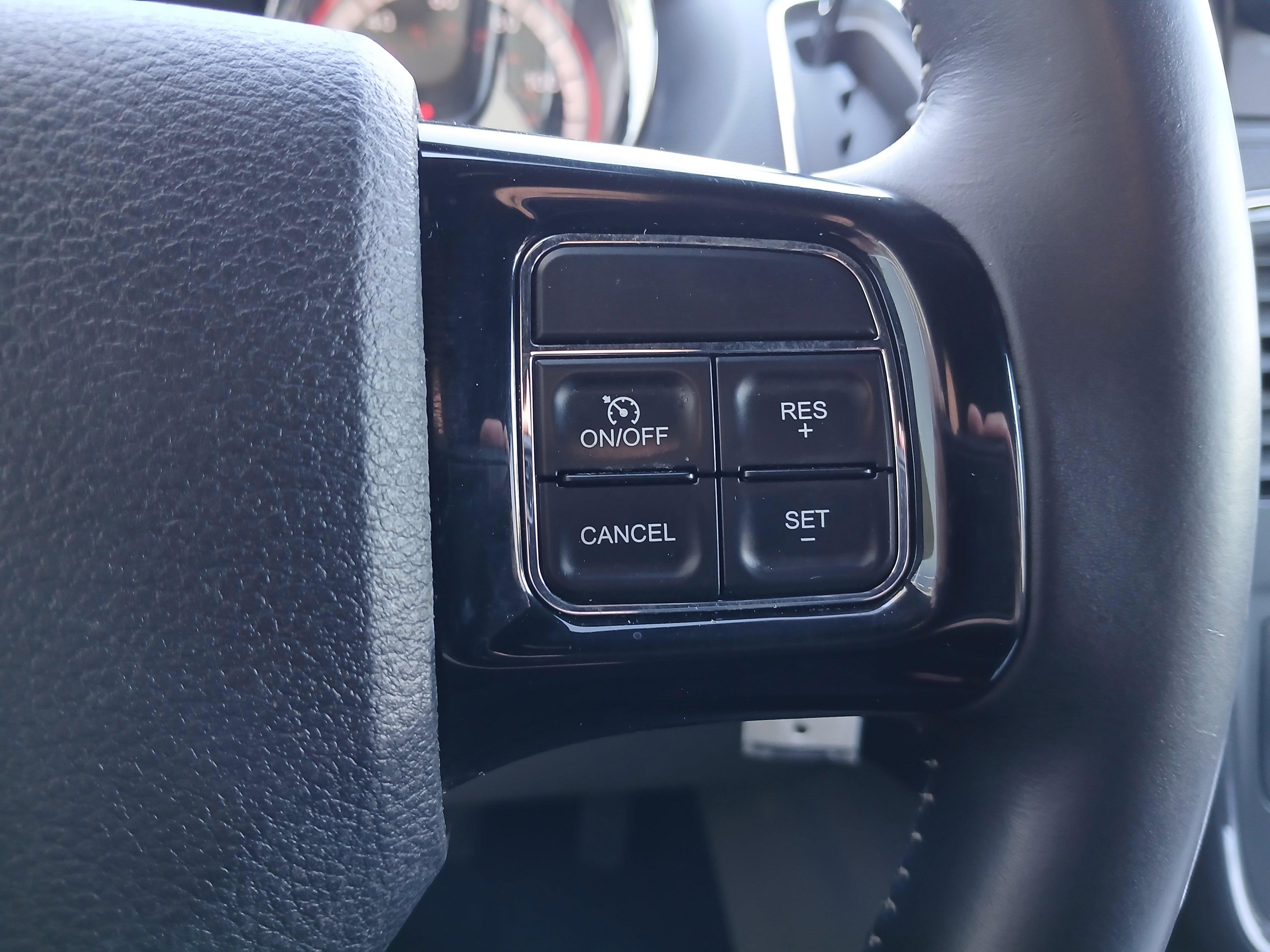 Used 2015 Dodge Grand Caravan SE image 12