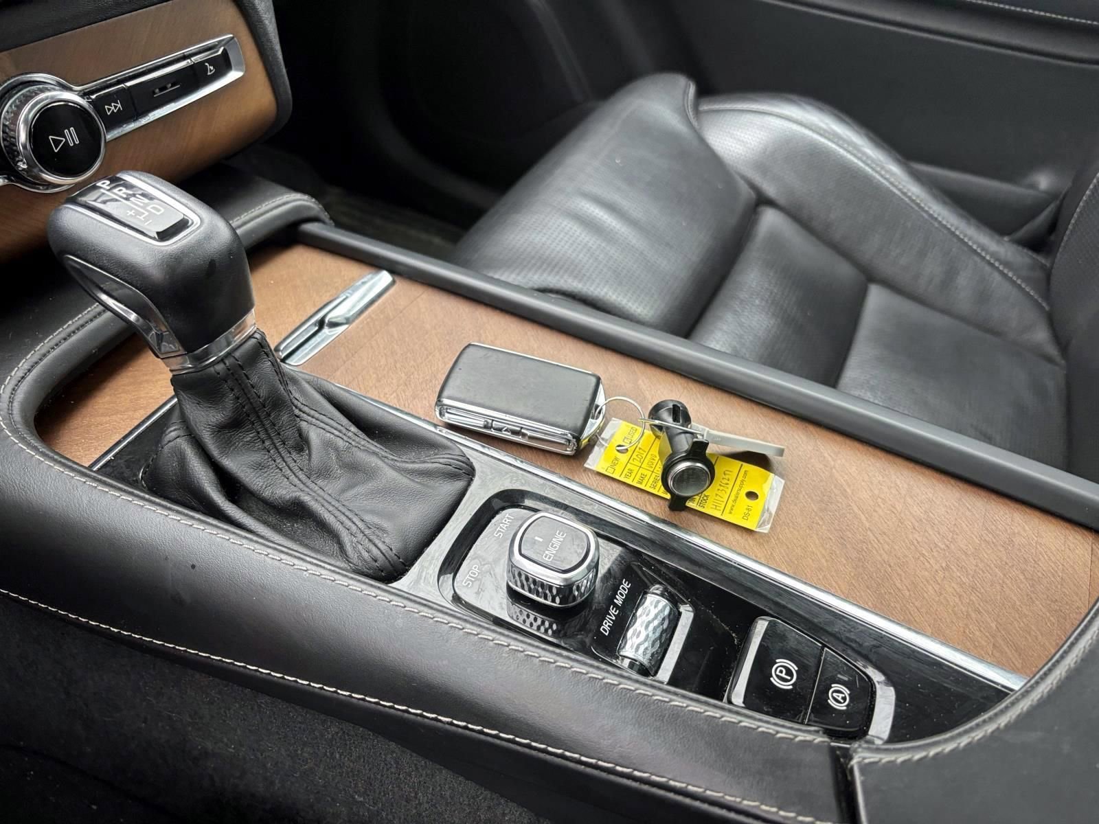 Used 2017 Volvo XC90 T6 Inscription w/ Vision Package image 23