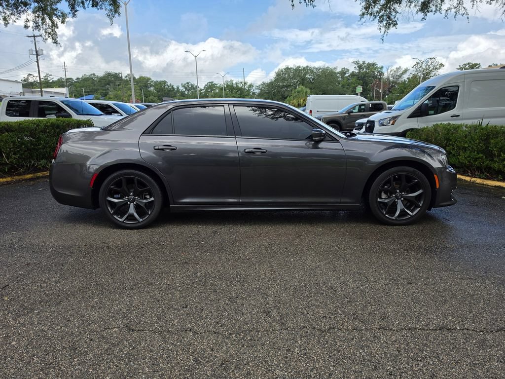 Used 2022 Chrysler 300 Touring L RWD image 5