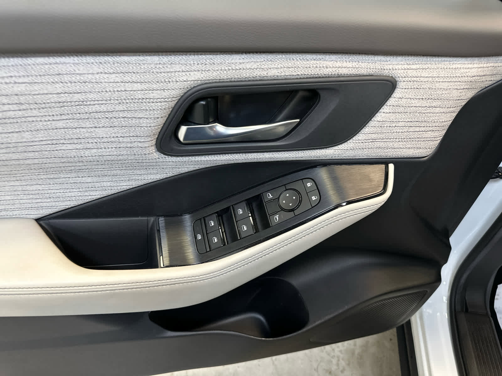 Certified 2023 Nissan Rogue SV AWD/4WD image 25