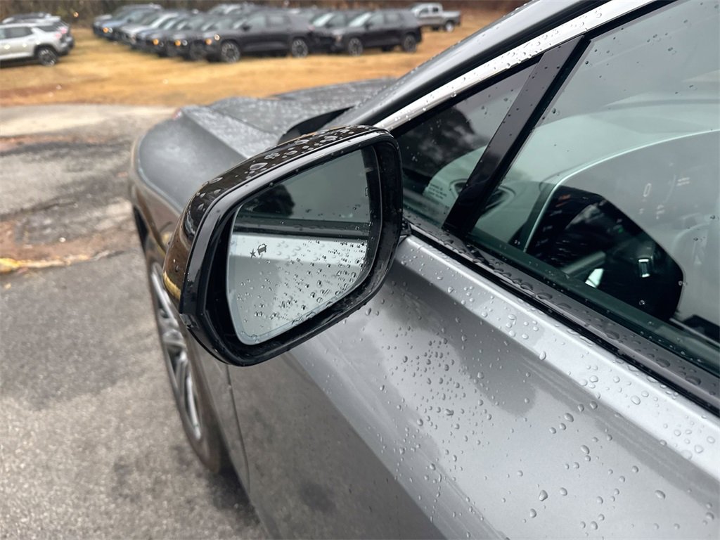 Used 2024 Cadillac Lyriq Luxury image 11