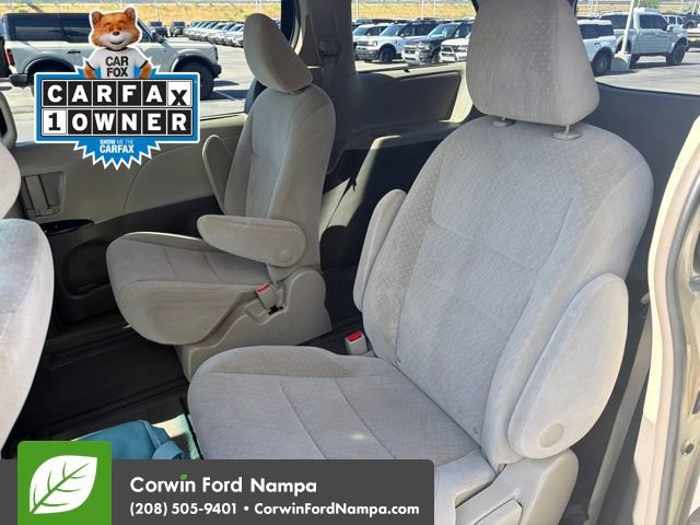 Used 2017 Toyota Sienna LE AWD/4WD image 12