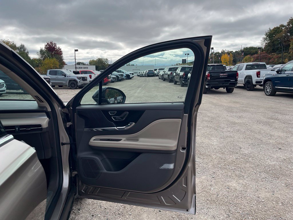 Used 2020 Lincoln Corsair AWD w/ Premium Package image 35