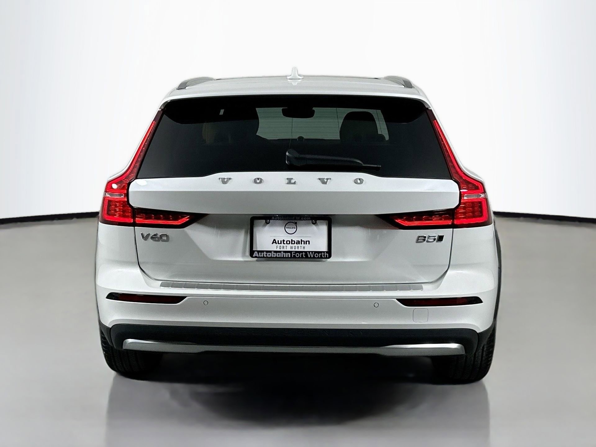 New 2026 Volvo V60 B5 Cross Country Ultra w/ Protection Package Premier image 6