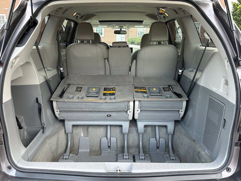 Used 2014 Toyota Sienna XLE FWD image 35